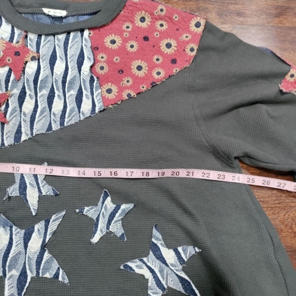 POL PATCHWORK WAFFLE KNIT STAR TOP - Picture 9 of 9